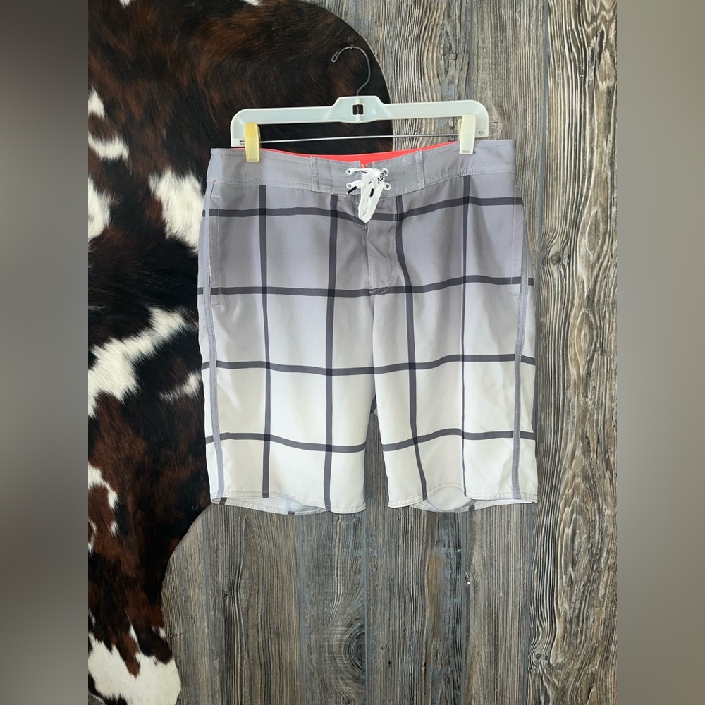 American Eagle Outfitters size medium black and gray mens board shorts EUC